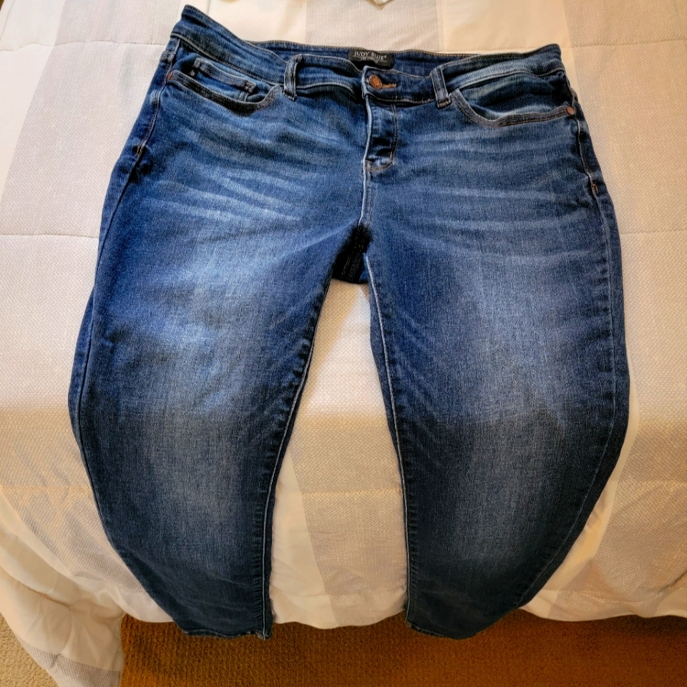 Judy Blue size 15/32 extra stretchy jeans!
